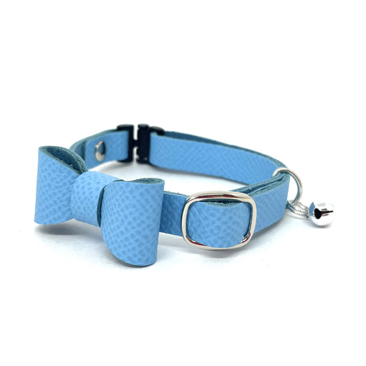 猫 首輪 本革|ライトブルー 水色 | リボン付き|セーフティバックル|BLUEGE