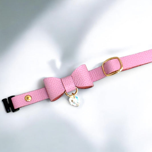 フランス製レザーの質感がわかる猫用首輪の拡大写真