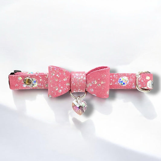 レザーの質感がわかる猫用首輪の拡大写真